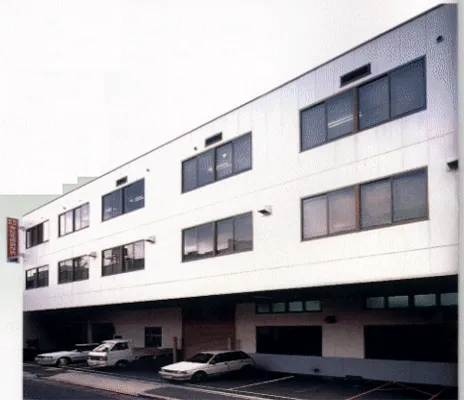 1985年 品質保証体制基盤TPC(総合生産管理)導入。本社工場完成に伴い、大阪市東成区深江北1丁目17番24号に移転。