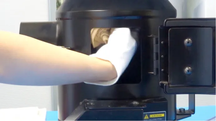 工具を使わない簡単メンテナンスの様子