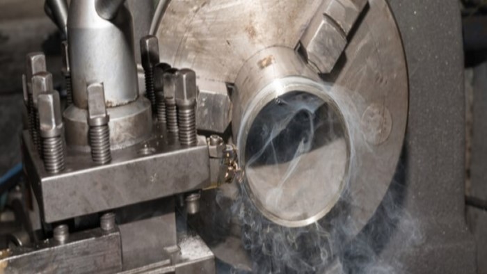 金属加工で発生した油煙