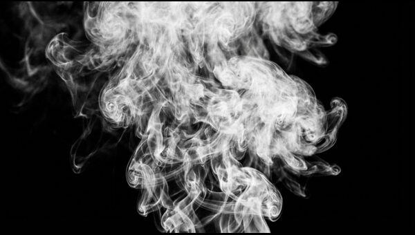 空気中に拡散する微粒子のイメージ。工場内でのミストや煙の拡散・滞留リスクを示す。